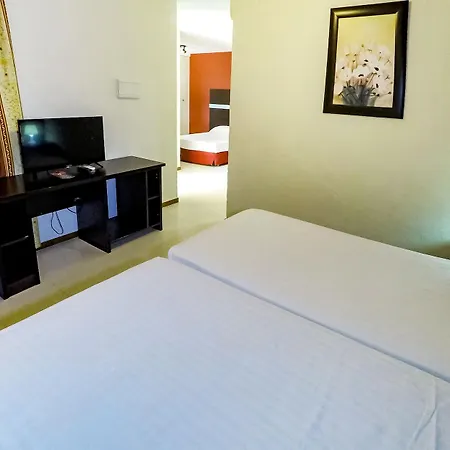 Jm Jardin De La Reina Hotel 3*