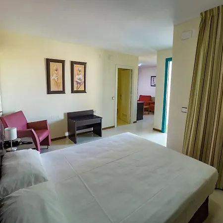 Hotel Jm Jardin De La Reina Guillena