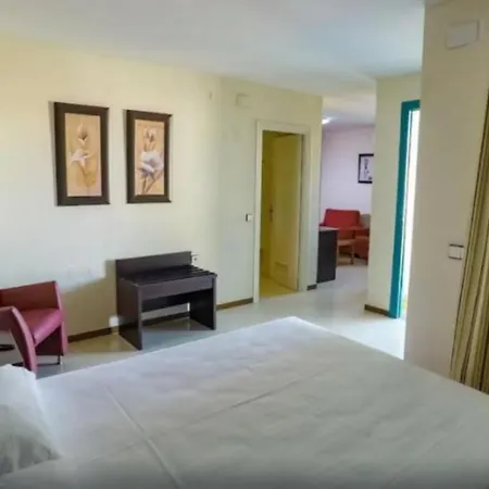 Hotel Jm Jardin De La Reina Guillena